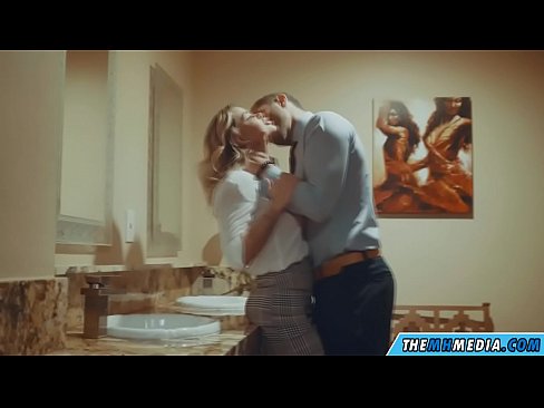 ❤️ Калі грудастая бландынка спакушае цябе ў грамадскім туалете Сэкс-відэа у нас be.hentai-menu.ru ❤